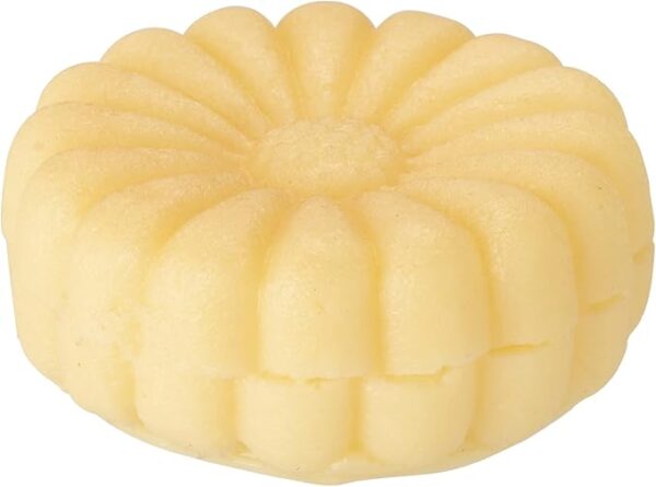 Sunmany Realistic Japanese Sweets Offerings, Easy to Make, Long-Lasting, Made in Japan, Looks Realistic, Perfect for Obon, Higan, and Grave Visits. Perfect as an offering, sweets, or Buddhist altar accessory. Modern Buddhist altar offerings, chrysanthemum monaka (Japanese wafer cakes), daily offerings, pet memorials, or a decorative addition to any space. 6.4cm diameter x 3.4cm height. [Sunmany]