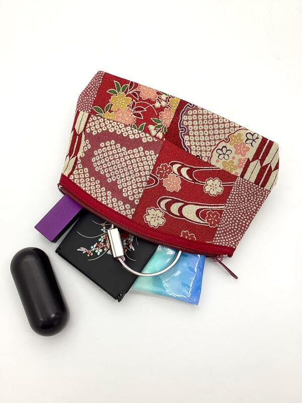 Kyoisu Crepe Pouch, Made in Japan, Cosmetic, Makeup, Approx. 6.1 x 4.7 inches (15.5 x 12 cm), Cosmetic, Portable, Travel, Accessory Case, Japanese Pattern, Gusset Included, Japanese Small Poem Black - Image 4
